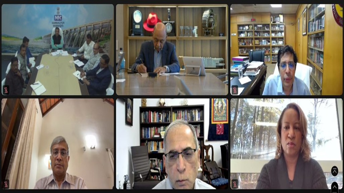 भारत में AI शिक्षा का रास्ता तैयार करने के लिए शिक्षा मंत्रालय ने IBM के साथ की बैठक